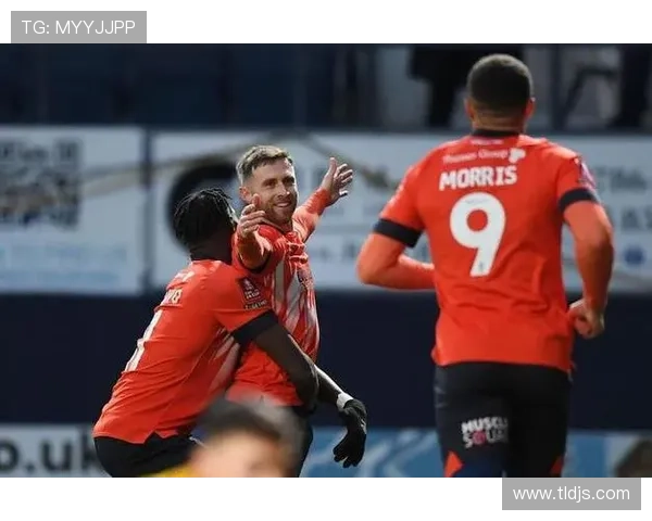 卢顿俱乐部迎来历史性时刻 成功晋级英超并取得重要胜利