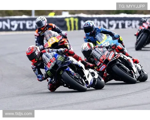 摩托车手比赛激烈角逐 本赛季MotoGP赛道变化与技术创新深度解析